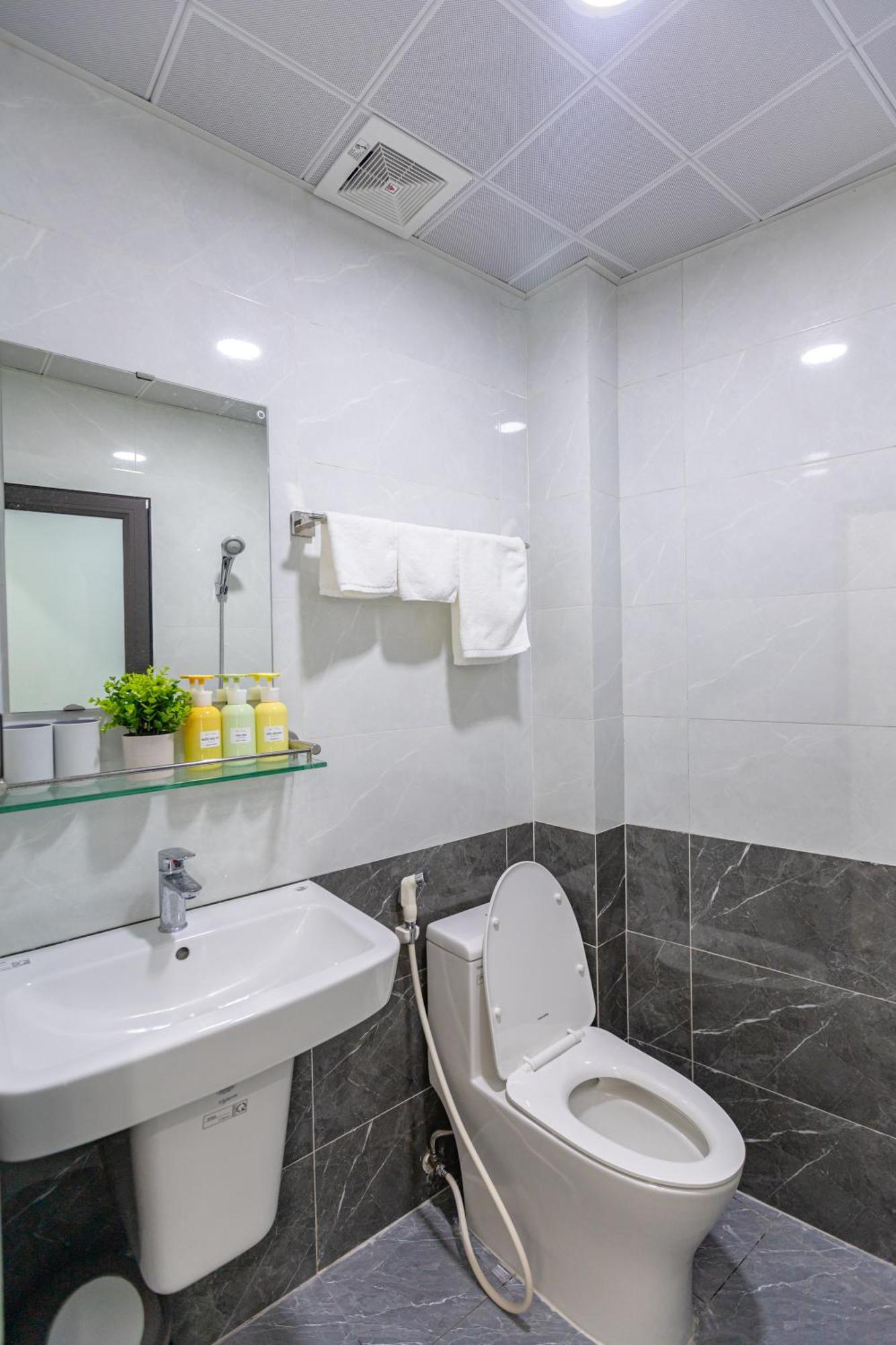 Hera Palace Hotel & Apartment Ba Dinh Hanoi Buitenkant foto